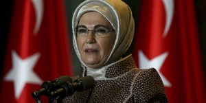 Emine Erdoğan'dan kullanılmış maske ve eldivenlerin atık kutularına atılması çağrısı