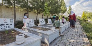 Dürümlü'de evlatları katledilen annelerin hüzünlü "Anneler Günü"