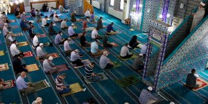 Camilerde salgın sürecindeki ikinci cuma namazı kılındı