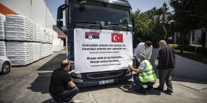 Cumhurbaşkanı Erdoğan'ın talimatıyla hazırlanan tıbbi yardım tırı Sırbistan'ın Sancak Bölgesi'ne doğru yola çıktı