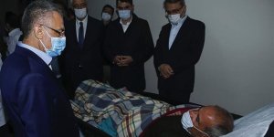 Cumhurbaşkanı Yardımcısı Oktay'dan Bingöl Devlet Hastanesindeki yaralılara ziyaret
