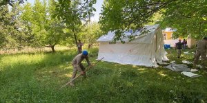 Mehmetçik deprem bölgesinde yaraları sarıyor