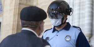 Selimiye'ye gelenlerin ateşi termal ısı ölçer kaskla kontrol edildi