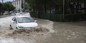 Bazı illerde sağanak hayatı olumsuz etkiledi