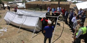 Van'da depremden etkilenen vatandaşların ihtiyaçları karşılanıyor