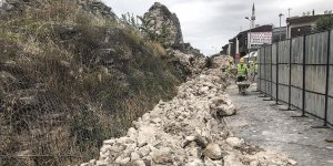Fatih'te tarihi surların bir bölümü çöktü!