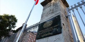 Ayasofya Camisi'ne 'Ayasofya-i Kebir Cami-i Şerifi' tabelası asıldı