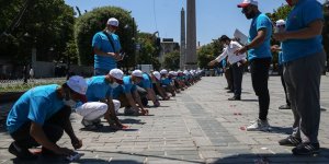 Ayasofya-i Kebir Cami-i Şerifi'nde kılınacak cuma öncesinde saf düzeni işaretlemeleri yapıldı