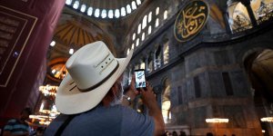 Ayasofya-i Kebir Cami-i Şerifi'nde ziyaretçi yoğunluğu sürüyor