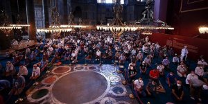 Ayasofya-i Kebir Cami-i Şerifi'nde ziyaretçi yoğunluğu sürüyor