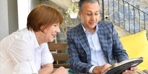 İstanbul Valisi Ali Yerlikaya ilkokul öğretmenini ziyaret etti