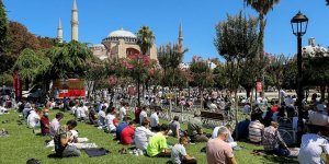 Ayasofya-i Kebir Cami-i Şerifi'ndeki cuma namazına yoğun katılım