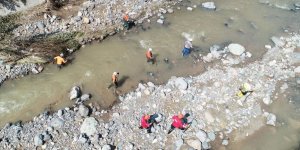 Giresun'da selde kaybolan aileyi arama çalışmaları devam ediyor