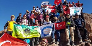 Dağcılardan Erciyes'in zirvesine 30 Ağustos Zafer Bayramı tırmanışı