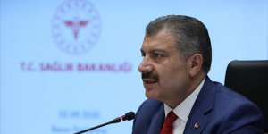 Koca: Son bir ayda koronavirüse yakalanan yüz kişiden 40,1'i, 20-40 yaş aralığındaki gençler