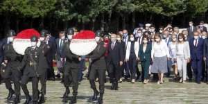 CHP Genel Başkanı Kılıçdaroğlu beraberindeki heyetle Anıtkabir'i ziyaret etti