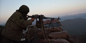 Van'da jandarmanın ikna çalışmaları sonucu PKK'lı bir terörist teslim oldu