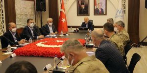 "Hakkari'de operasyonda çıkan çatışmada bir terörist ölü ele geçirildi"
