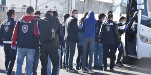 Kars merkezli dolandırıcılık operasyonunda gözaltına alınan 30 kişi adliyeye sevk edildi