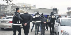 Kayseri'den Ankara'ya uyuşturucu madde getiren zanlılar yakalandı
