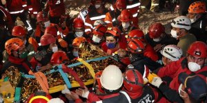 58 saat sonra 14 yaşındaki İdil enkazdan yaralı çıkarıldı!