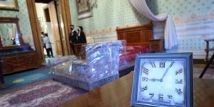 Atatürk 82 yıl önce ebediyete intikal ettiği Dolmabahçe Sarayı'ndaki odasında törenle anıldı