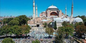 65 yaş üstü ve kronik rahatsızlığı bulunanlara namazlarını evde kılmaları tavsiye edildi