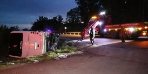 Mersin'de polisleri taşıyan midibüs devrildi: 1 şehit, 4 yaralı