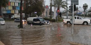 Antalya'da sağanak, dolu ve kar etkili oldu!