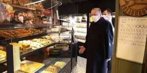 Cumhurbaşkanı Erdoğan İstanbul'da bir fırından alışveriş yaptı