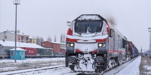 Türkiye'den Çin'e gidecek ikinci blok ihracat treni Kars'tan Gürcistan'a uğurlandı