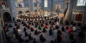 Vatandaş, evine en yakın camide cuma namazını kılabilecek!