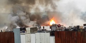Tuzla'da fabrika deposunda yangın