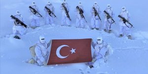 MSB zorlu hava şartlarında faaliyetlerini sürdüren Mehmetçiğin fotoğrafını paylaştı