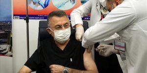 Cumhurbaşkanı Yardımcısı Oktay, Kovid-19 aşısı yaptırdı