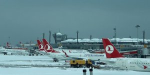 İstanbul Havalimanı'ndaki uçuşlar kar yağışına rağmen sürüyor
