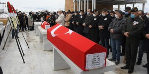 Tüp patlamasında hayatını kaybeden uzman çavuş ve oğlunun cenazesi defnedildi
