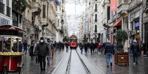 Tedbirlere uyumsuzluk Kovid-19 salgınında üçüncü zirve riskini artırabilir