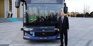 Türk mühendislerince geliştirilen dünyanın ilk seri üretim 4. seviye sürücüsüz elektrikli otobüsü tanıtıldı
