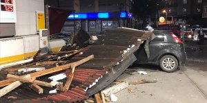 İstanbul'da fırtına hayatı olumsuz etkiledi!