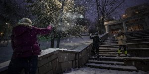 Ankara'da kar yağışı akşam saatlerinde etkisini artırdı