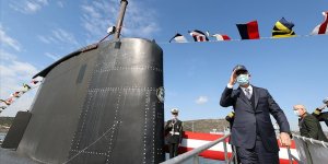 Milli Savunma Bakanı Hulusi Akar, TCG Gür denizaltısını ziyaret etti