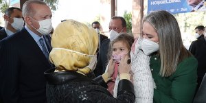 Cumhurbaşkanı Erdoğan ile eşi Emine Erdoğan İzmir'de Ayda bebeğin yakınlarıyla görüştü