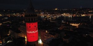 İstiklal Marşı'nın 100. yılına özel Galata Kulesi'nde ışık gösterisi bu akşam da yapılacak
