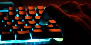 Operasyonda ele geçirilen SD kart örgütün şifrelerini açığa çıkarttı