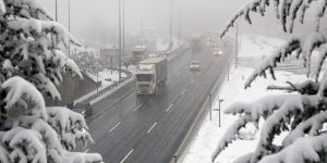 Bolu Dağı'nda kar yağışı etkili oluyor..