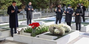 'Sakıp Sabancı kabri başında anıldı'