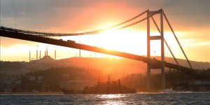 Montrö Sözleşmesi, şartların karşılanması durumunda askeri gemilerin Boğazlardan geçişine izin veriyor