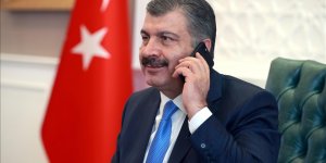 Sağlık Bakanı Koca, aşı yaptırmaya ikna olan öğretmenle telefonda görüştü