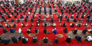 Tam kapanmada teravih hariç cuma ve vakit namazları camilerde kılınacak